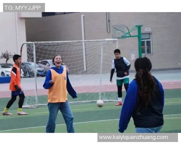 足球明星女性形象展现她们在绿茵场上的风采与魅力